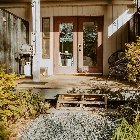 Lunar Cove Inn Charters And Tours Tofino Extérieur photo