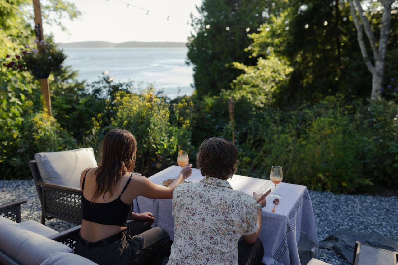 Lunar Cove Inn Charters And Tours Tofino Extérieur photo