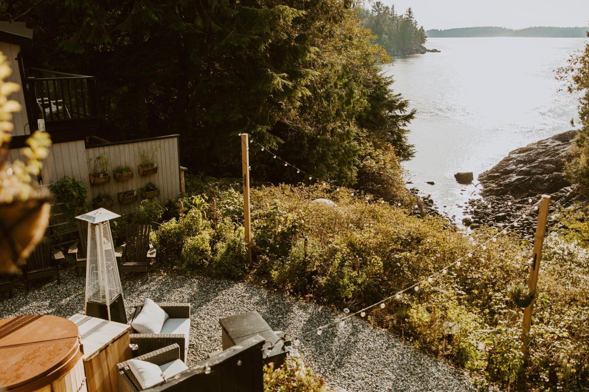Lunar Cove Inn Charters And Tours Tofino Extérieur photo