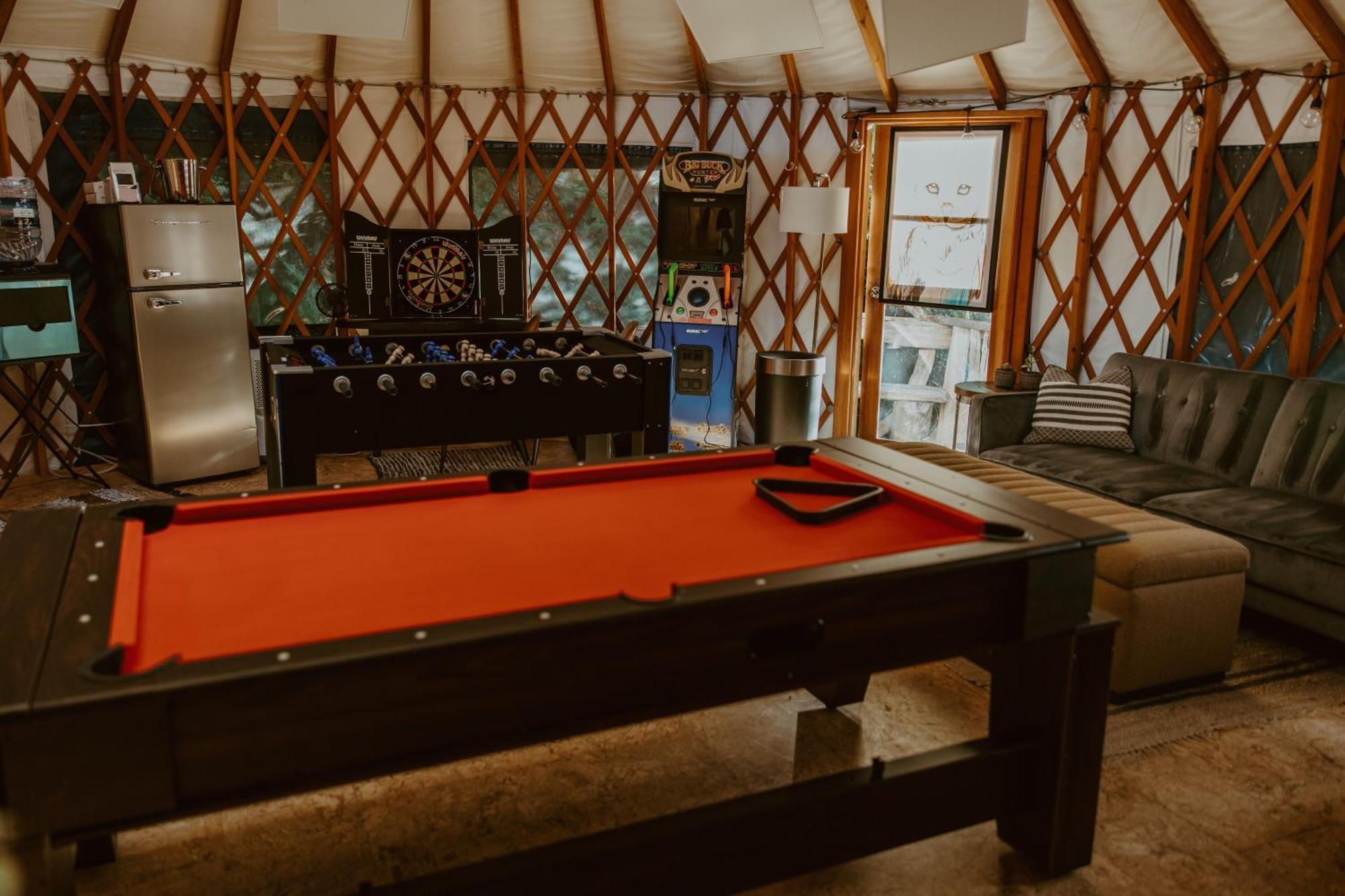 Lunar Cove Inn Charters And Tours Tofino Extérieur photo