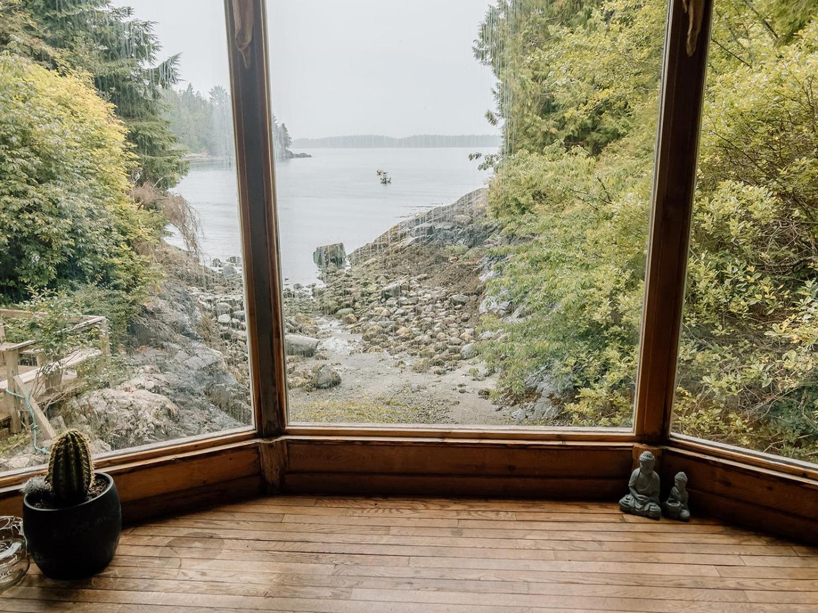 Lunar Cove Inn Charters And Tours Tofino Extérieur photo