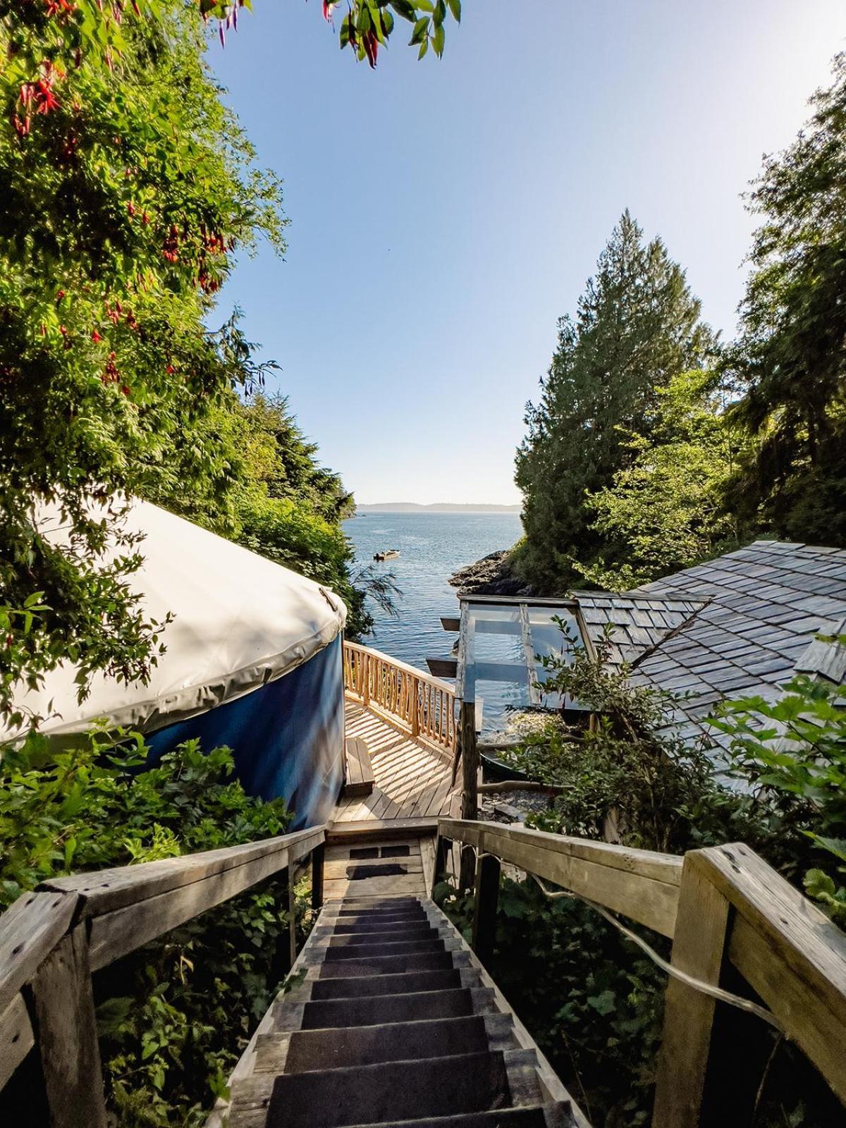 Lunar Cove Inn Charters And Tours Tofino Extérieur photo